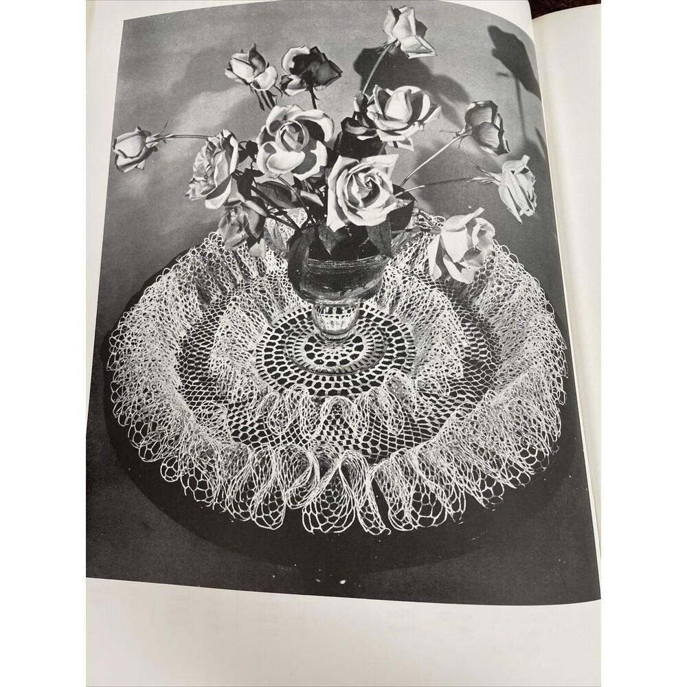 Vintage 1982 Crocheting Ruffles Doilies Patterns Dover Needlework Series - Picture 8 of 11